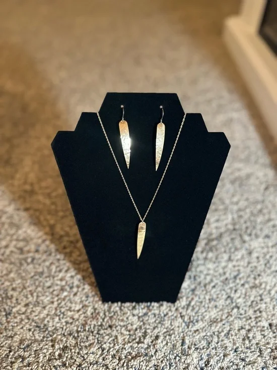 VINTAGE Holly Yashi -Hammered Gold Necklace & Earring Set - Picture 15 of 16